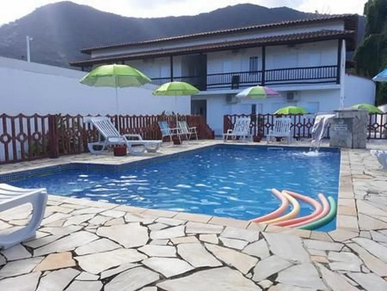 Apartamento de 2 quartos em maresias com piscina