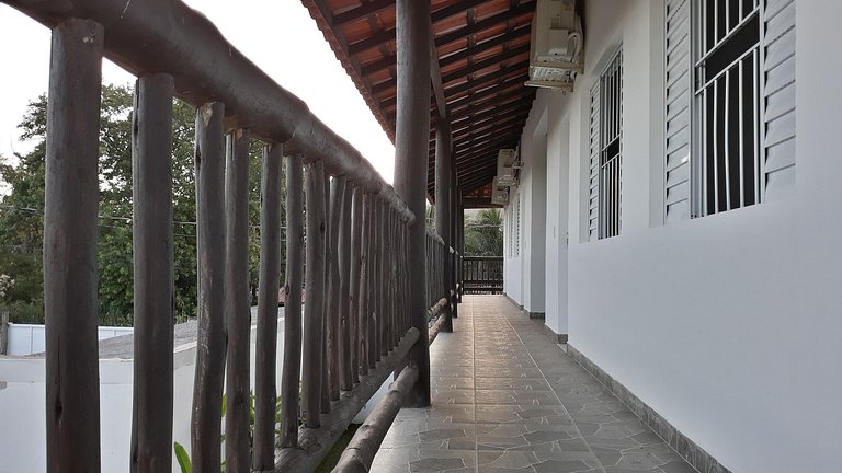 ESTÚDIO EM MARESIAS COM AR CONDICIONADO E PISCINA