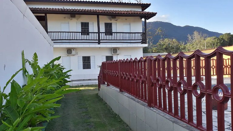 ESTÚDIO EM MARESIAS COM AR CONDICIONADO E PISCINA